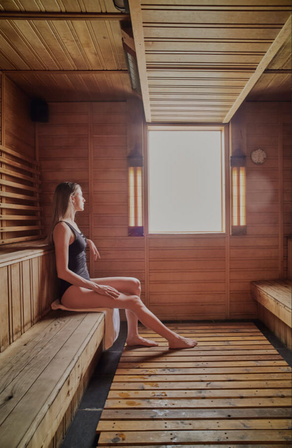 Fille dans un Sauna sec