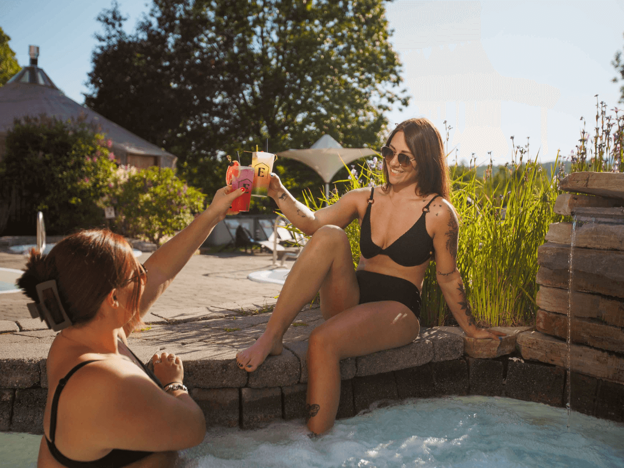 Filles dans spa